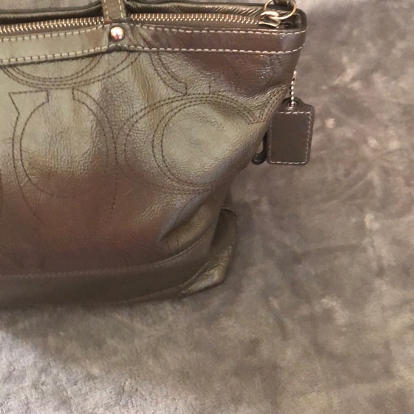 Coach Tote ๐ Signature Patent Leather Gold - Picture 10 of 16